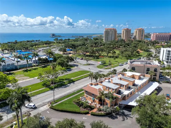 920 NORTH SHORE DR NE, St Petersburg, FL 33701