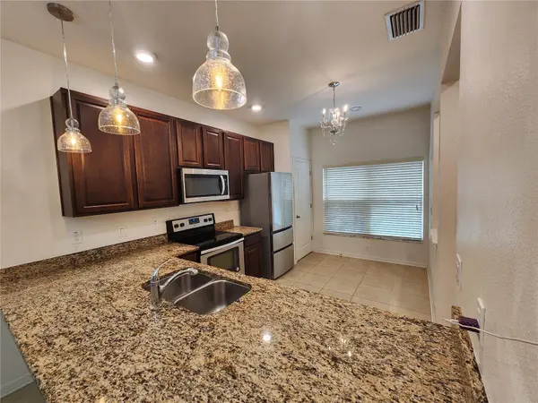 1112 HILLHURST DR, Wesley Chapel, FL 33543