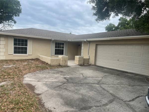906 ESSEX RD, Brandon, FL 33510