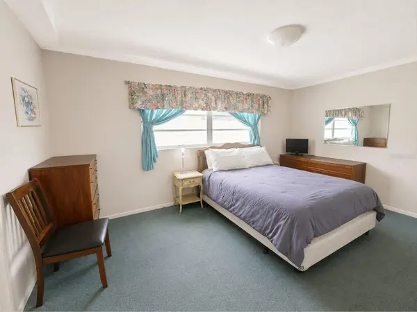 250 ROSERY RD NW #328, Largo, FL 33770