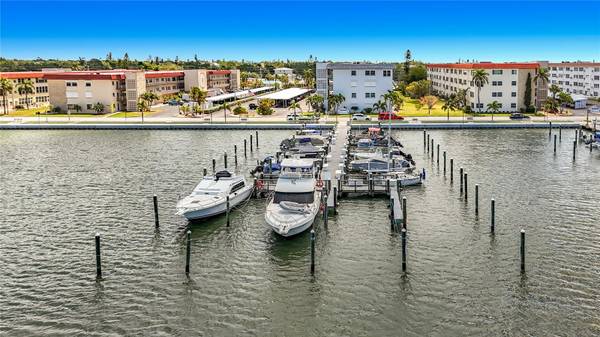 3018 59TH ST S #102, Gulfport, FL 33707