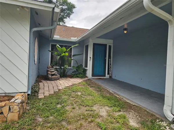 18322 SWAN LAKE DR, Lutz, FL 33549