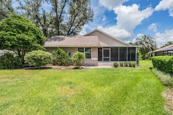 6536 NORTHLAKE DR, Zephyrhills, FL 33542