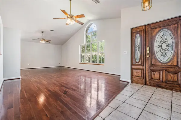6536 NORTHLAKE DR, Zephyrhills, FL 33542
