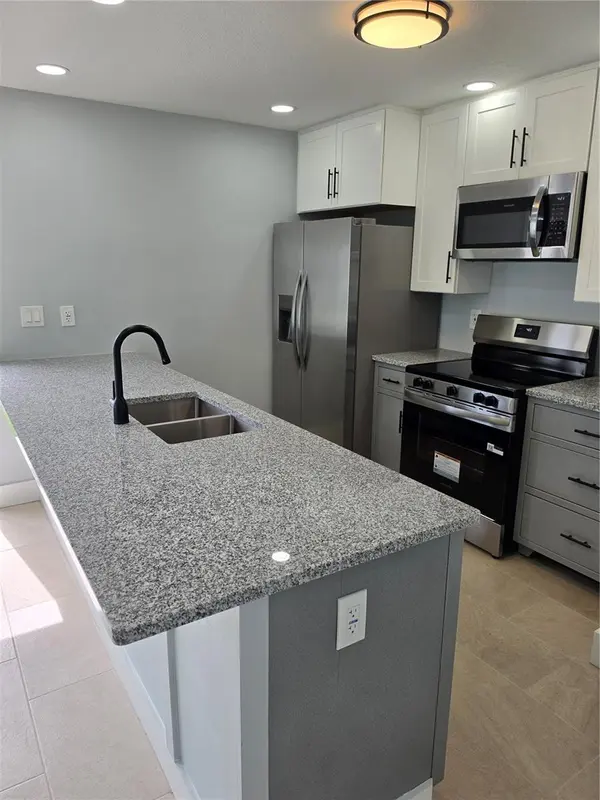 145 131ST AVE E #3, St Petersburg, FL 33708
