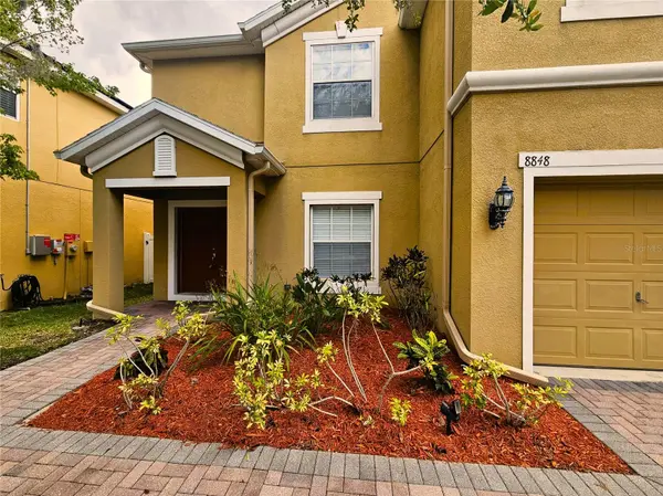 8848 CAMERON CREST DR, Tampa, FL 33626