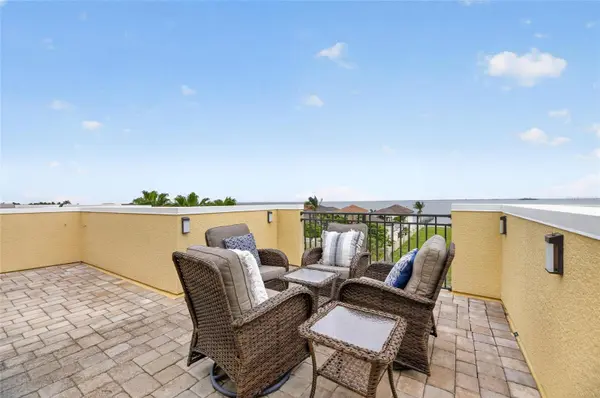 6408 MAYRA SHORES LN, Apollo Beach, FL 33572