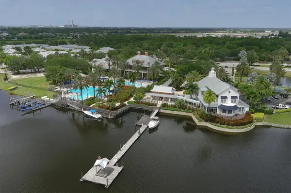 724 WINTERSIDE DR, Apollo Beach, FL 33572