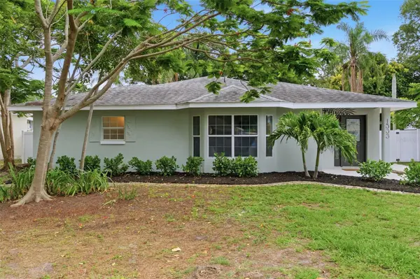 1533 SUFFOLK ST N, St Petersburg, FL 33710