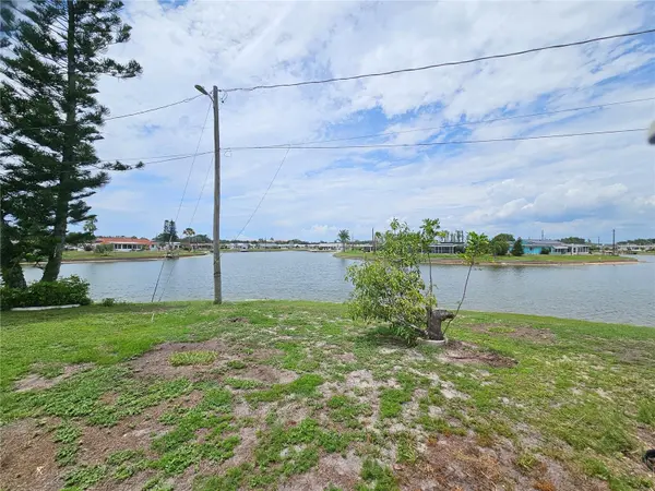 1703 AMHURST CIR, Sun City Center, FL 33573