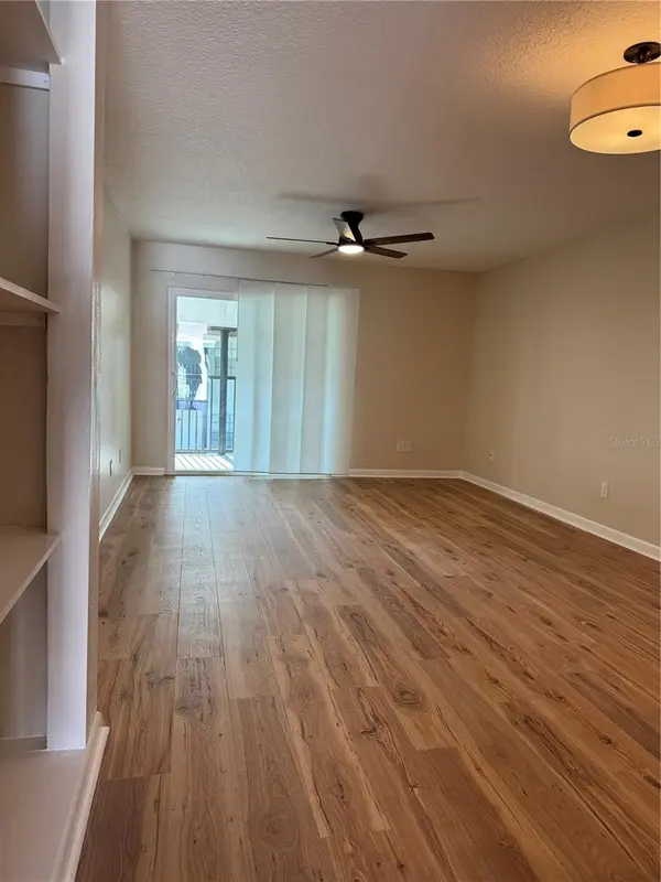 3819 N OAK DR #I42, Tampa, FL 33611
