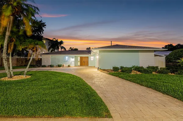 1022 EDEN ISLE DR NE, St Petersburg, FL 33704
