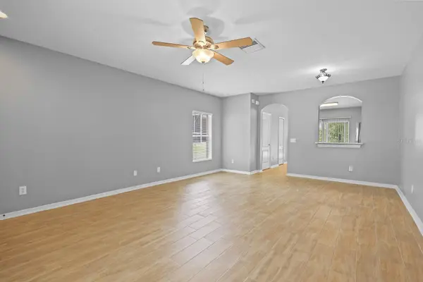 5879 FISHHAWK RIDGE DR, Lithia, FL 33547