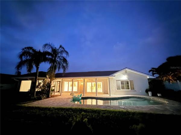 324 LEEWARD IS, Clearwater Beach, FL 33767
