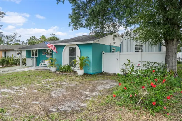 7906 WOODVINE CIR, Tampa, FL 33615