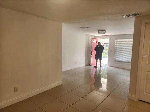 8518 WOODLAKE DR, Tampa, FL 33615