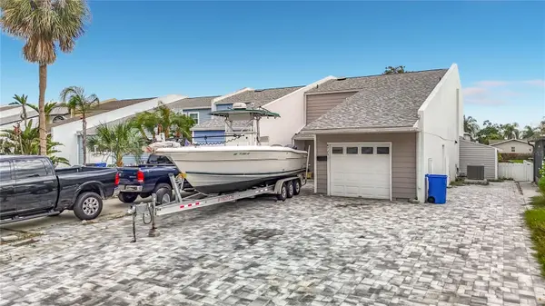8725 BAY POINTE DR, Tampa, FL 33615