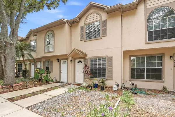 2209 FLETCHERS POINT CIR, Tampa, FL 33613