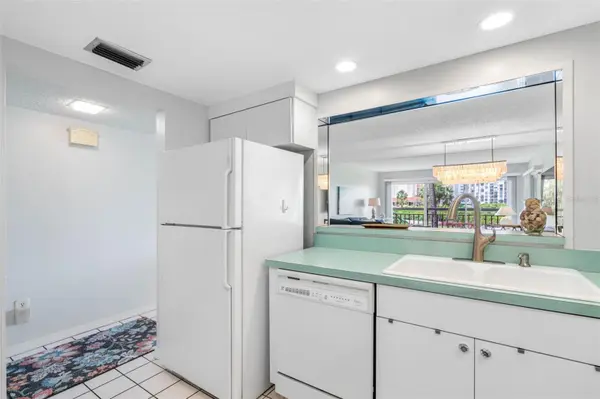 7871 SAILBOAT KEY BLVD S #106, South Pasadena, FL 33707