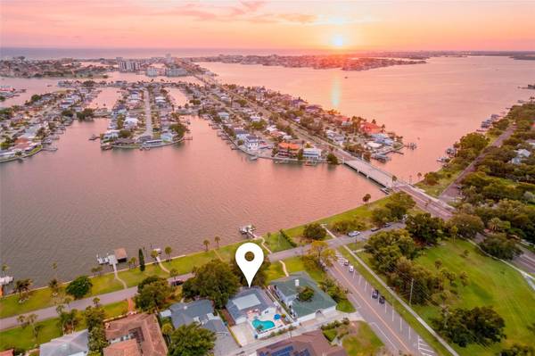 110 SUNSET DR S, St Petersburg, FL 33707