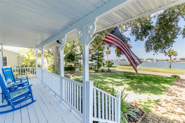 110 SUNSET DR S, St Petersburg, FL 33707