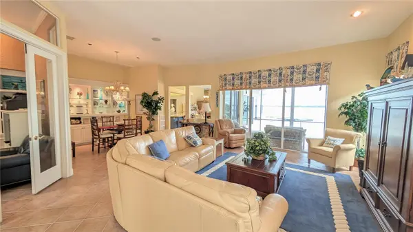 4709 DOLPHIN CAY LN, St Petersburg, FL 33711