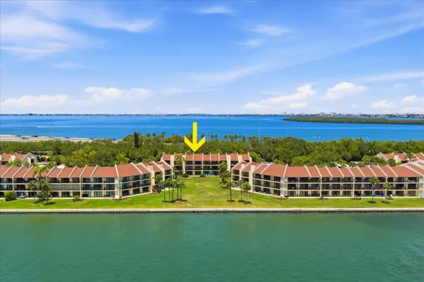 7530 SUNSHINE SKYWAY LN S #T30, St Petersburg, FL 33711