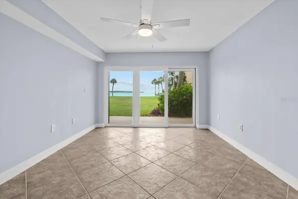 7530 SUNSHINE SKYWAY LN S #T30, St Petersburg, FL 33711