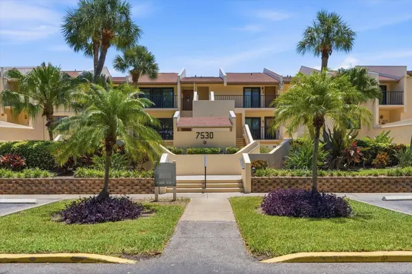 7530 SUNSHINE SKYWAY LN S #T30, St Petersburg, FL 33711