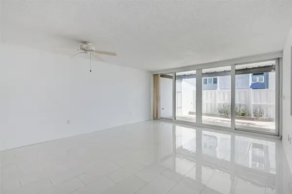 450 TREASURE ISLAND CSWY #106, Treasure Island, FL 33706