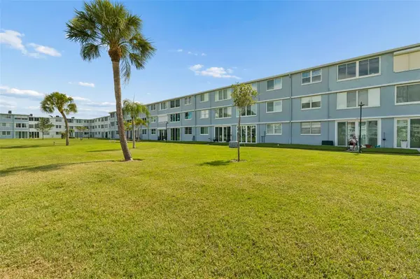 4715 BAY ST NE #223, St Petersburg, FL 33703