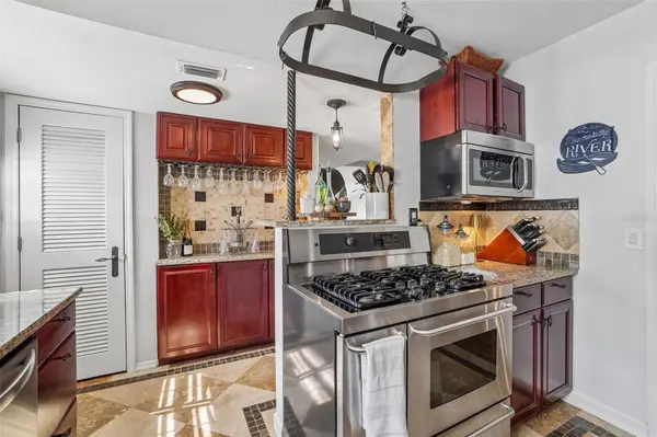 1204 E PARK CIR, Tampa, FL 33604