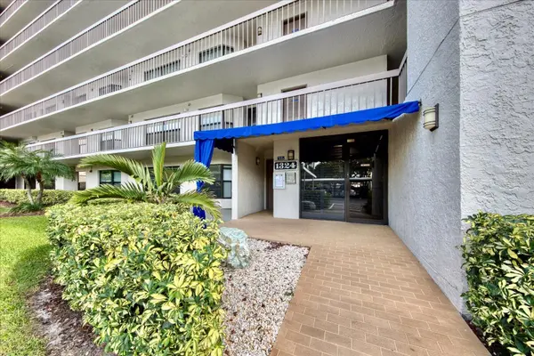 1324 PASADENA AVE S #204, South Pasadena, FL 33707