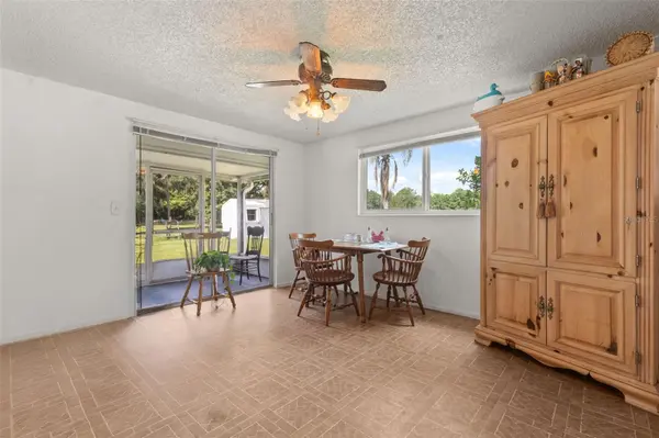12631 HOBSON SIMMONS RD, Lithia, FL 33547