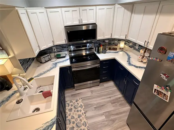 9470 JOEL DR, Seminole, FL 33777