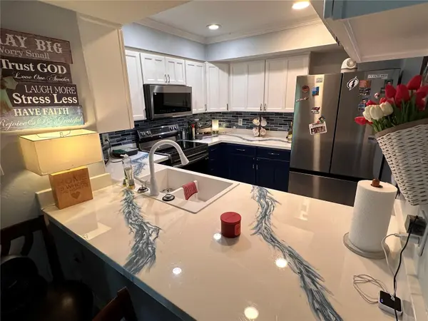 9470 JOEL DR, Seminole, FL 33777