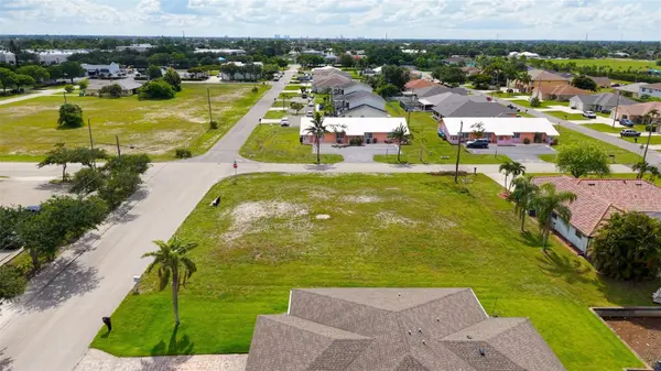 304 SW 3RD PL, Cape Coral, FL 33991