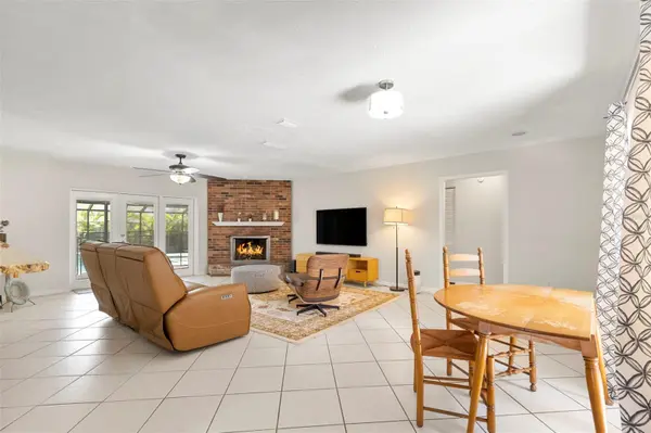 15701 COUNTRY LAKE DR, Tampa, FL 33624