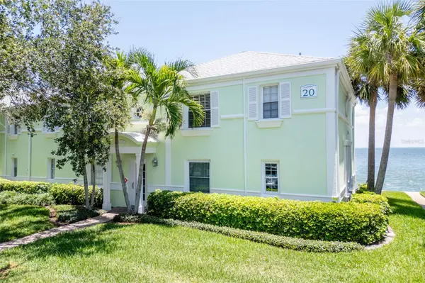 5118 COQUINA KEY DR SE #C, St Petersburg, FL 33705