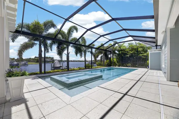 825 MANNS HARBOR DR, Apollo Beach, FL 33572