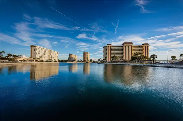 4700 COVE CIR #208, St Petersburg, FL 33708