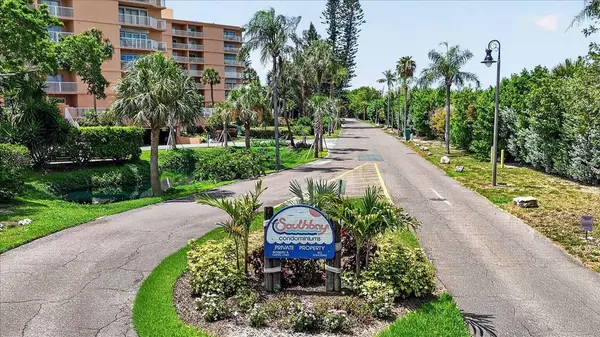 7400 SUNSHINE SKYWAY LN S #126, St Petersburg, FL 33711