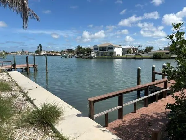 14065 N BAYSHORE DR, Madeira Beach, FL 33708