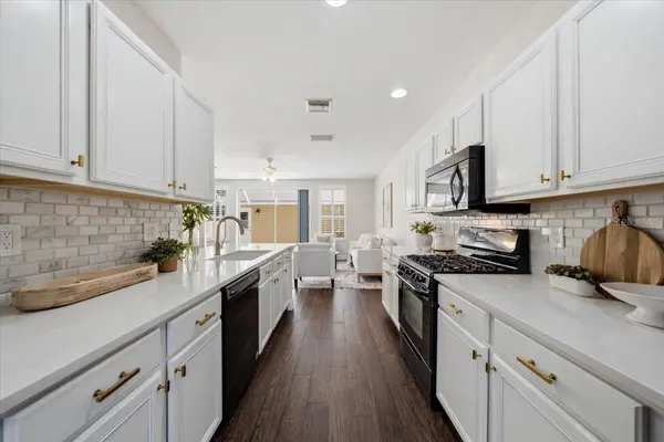 9530 W PARK VILLAGE DR, Tampa, FL 33626