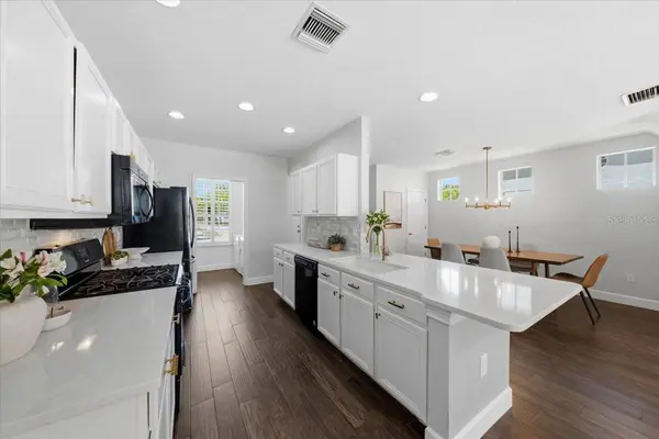 9530 W PARK VILLAGE DR, Tampa, FL 33626