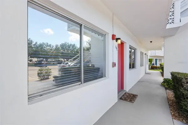 11225 82ND AVE #102, Seminole, FL 33772