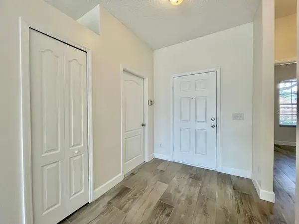 18417 MEADOW BLOSSOM LN, Tampa, FL 33647