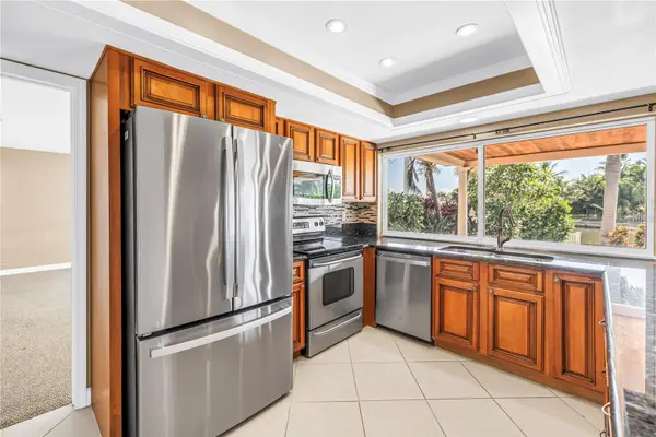 1820 TANGLEWOOD DR NE, St Petersburg, FL 33702