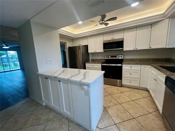 3981 MACEACHEN BLVD #330, Sarasota, FL 34233