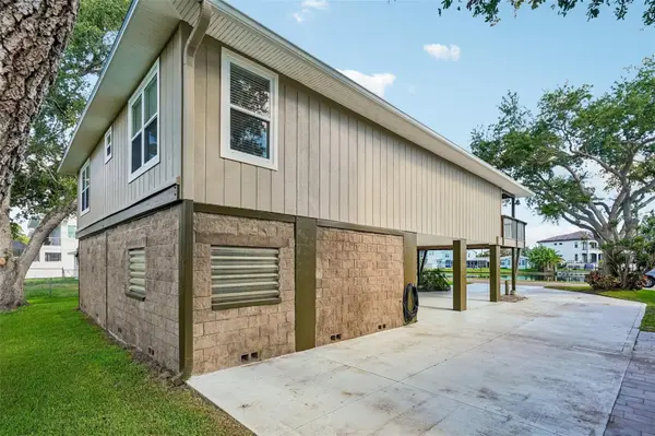 300 90TH AVE NE, St Petersburg, FL 33702